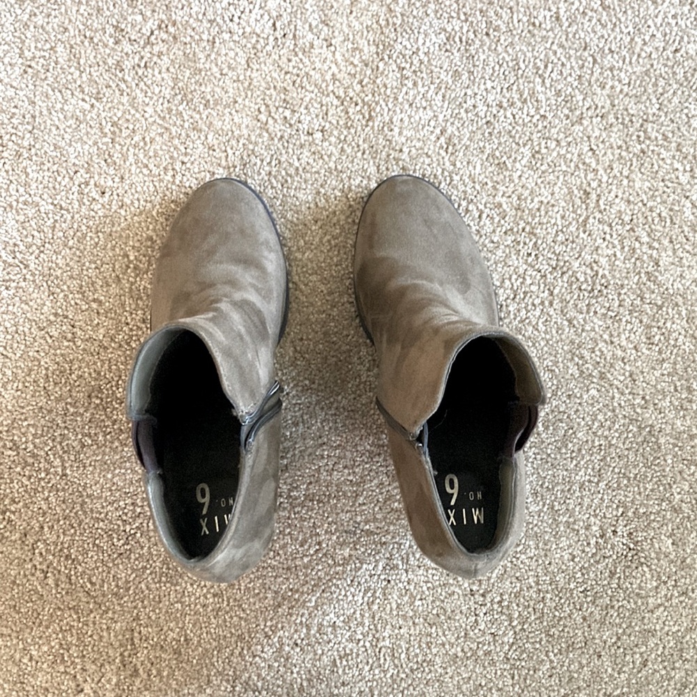 Mix No. 6 brown ankle booties size 9